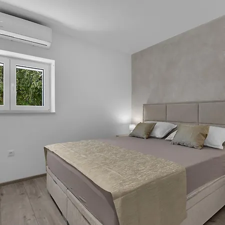 Modern Center Max Apartman