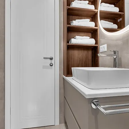 Modern Center Max Apartman *