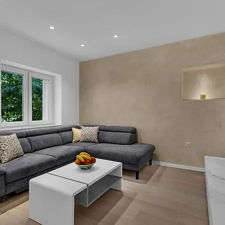 Modern Center Max Apartman *