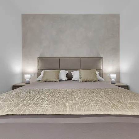 Modern Center Max Makarska