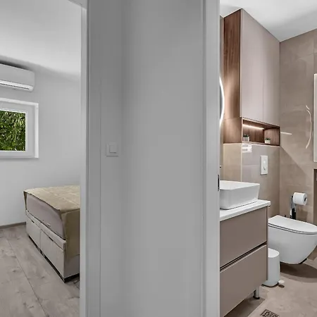 Modern Center Max * Makarska