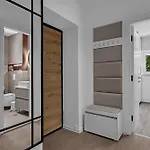 Modern Center Max Apartment