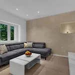 Modern Center Max Apartment *