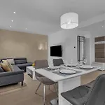 Modern Center Max Apartment *