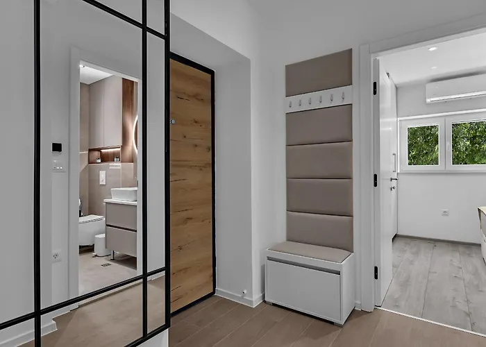 Modern Center Max Apartment