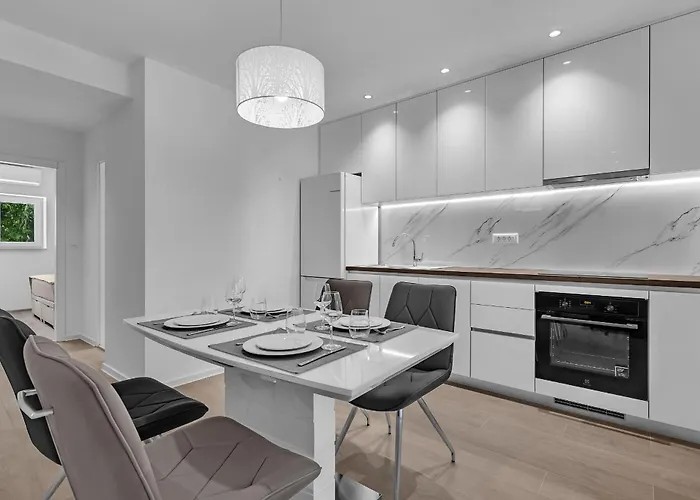 Modern Center Max Apartment *