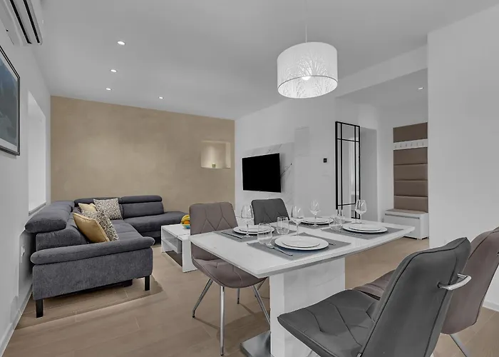 Modern Center Max Apartment *