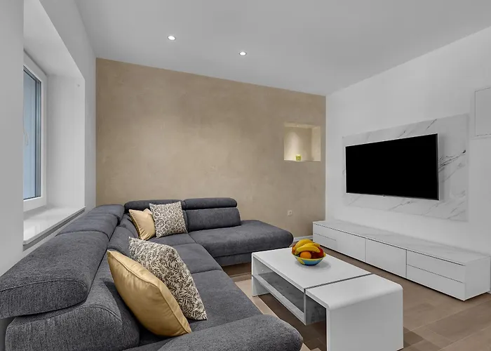 Modern Center Max * Makarska