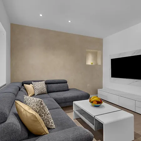 Modern Center Max * מאקרסקה